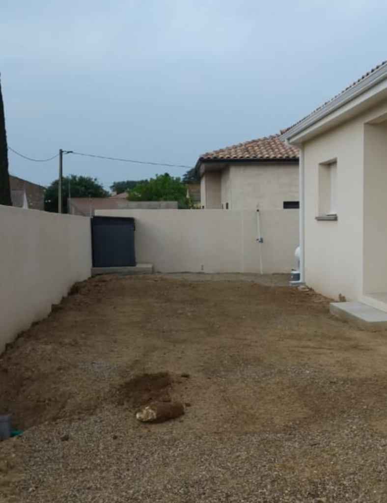 Photo de réalisation avant de la création d'un jardin sur mesure par votre paysagiste Créa'Entretien Jardin à Bédarieux