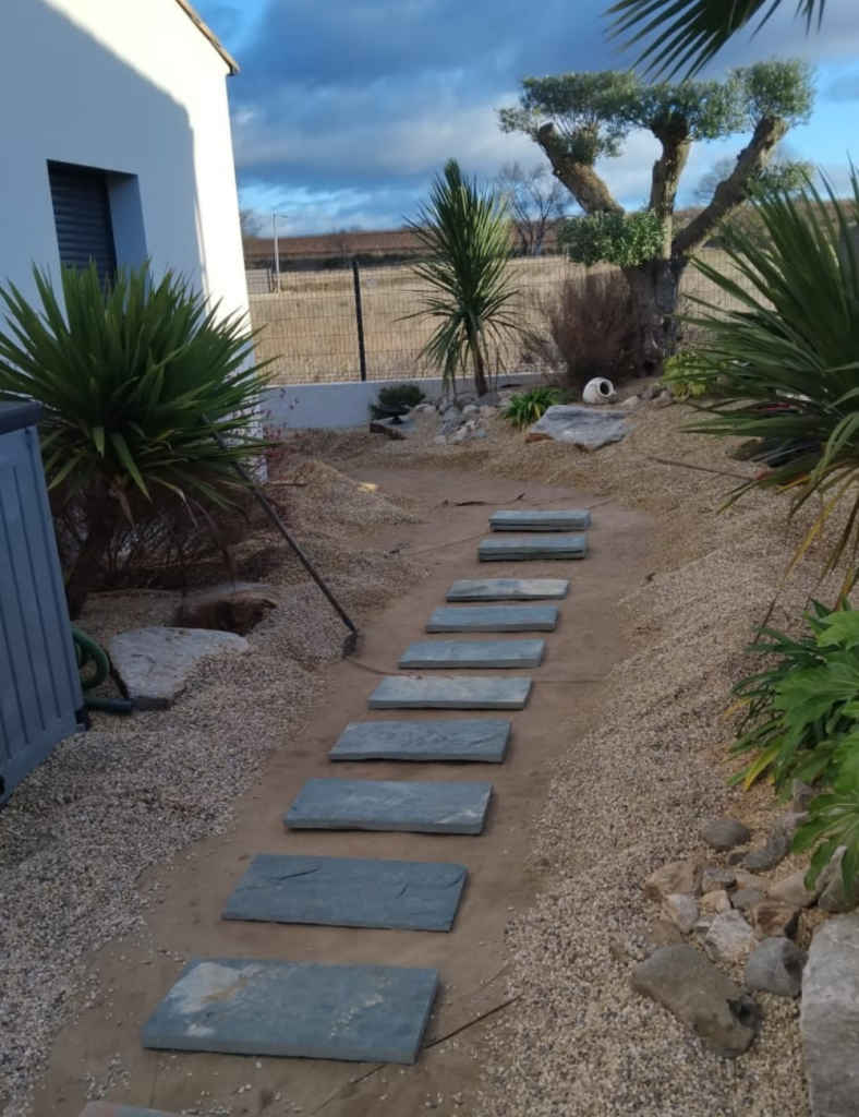 Création de pas japonais, photo de réalisation pendant par Créa'Entretien Jardin votre paysagiste à Bédarieux