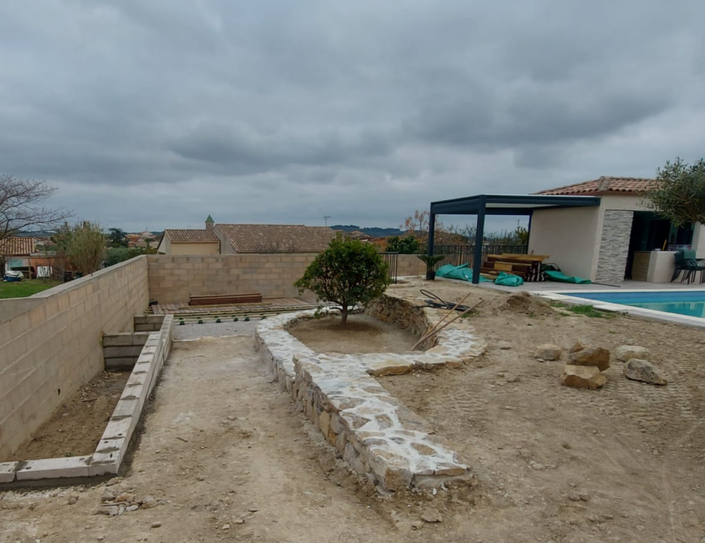 Création complète de jardin photo avant par Créa Entretien Jardin à Bédarieux